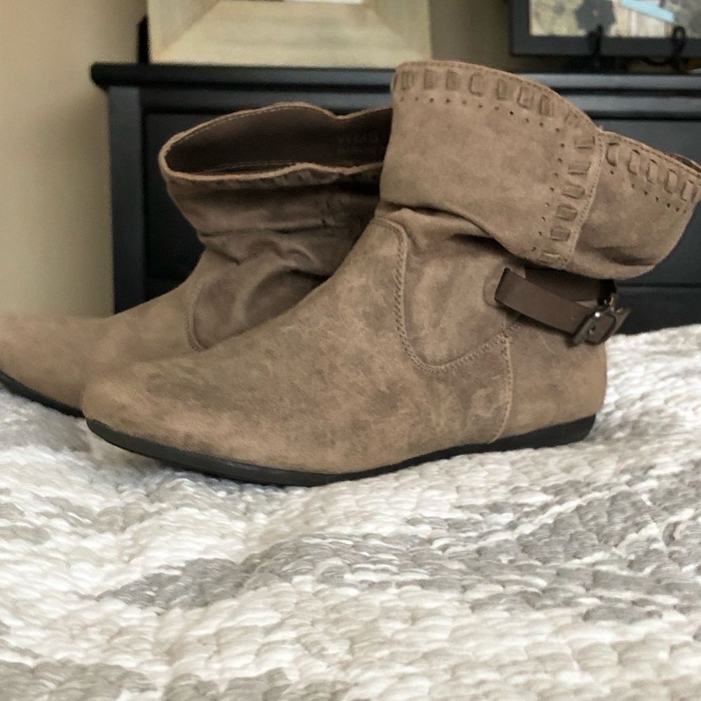Adorable suede booties, barely worn! Size 8.